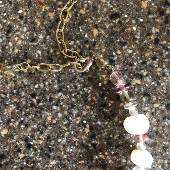 A pretty necklace - Picture 3 of 4